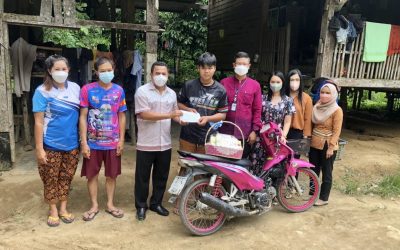อำเภอธารโต มอบเงินช่วยเหลือเยียวยาแก่ผู้ได้รับบาดเจ็บจากเหตุการณ์เมื่อวันที่  30  กรกฎาคม 2565 บริเวณถนนบ้านบูโล๊ะสะนีแย หมู่ที่ 4 ตำบลบ้านแหร อำเภอธารโต จังหวัดยะลา
