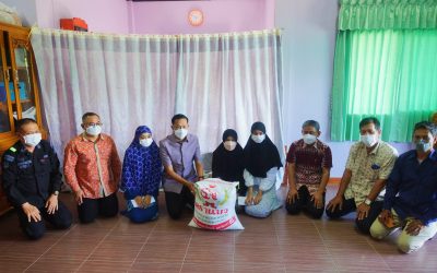 จังหวัดปัตตานี มอบเงินเยียวยาให้แก่ทายาทนายเจ๊ะมูหามะญากี เจ๊ะเด็ง ผู้ใหญ่บ้าน ที่เสียชีวิต กรณีเหตุการณ์เมื่อวันที่ 7 พ.ย. 2565 ที่ผ่านมา